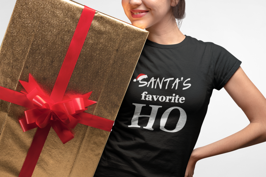 Kalėdiniai marškinėliai su užrašu SANTA'S FAVORITE HO, 2 spalvos